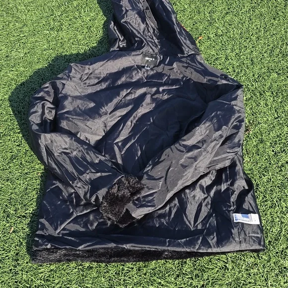 Forever 21 men's red and black hoodie, large. - Picture 9 of 10